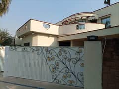 One Kanal Used Modern Design Bungalow For Sale At Prime Location Of DHA Lahore Near To Park Masjid & Commercial Market.