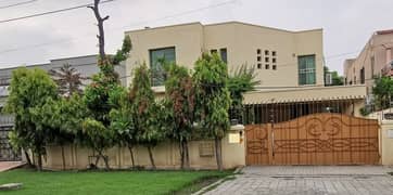 One Kanal Used Modern Design Bungalow For Sale At Prime Location Of DHA Lahore Near To Park & Commercial Market