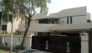 One Kanal Used Modern Design Bungalow For Sale At Prime Location Of DHA Lahore Near To Park Masjid & Commercial Market.