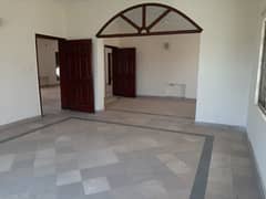 One Kanal 6 Beds Semi Renovated House Available For Sale In PAF Falcon Complex Gulberg III Lahore