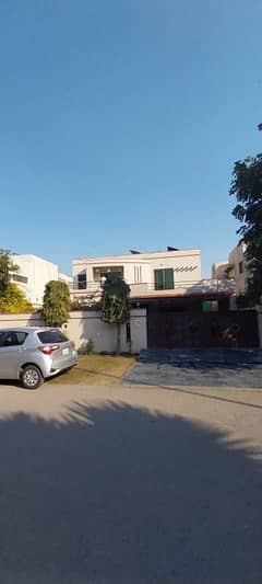 Kanal Proper Double Unit Maintained Bungalow at investor rate