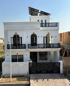 7 Marla Beautiful House available for sale in gulberg Residencia