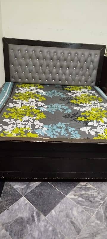 Wooden Poshished Bed with mattress 0