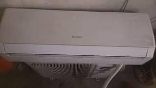 gree 1.5 ton dc inverter just like new