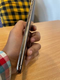 Iphone Xs max Golden colour