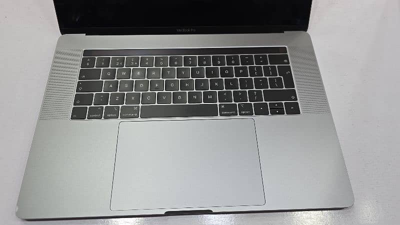 Macbook Pro i7 2019  16/256GB 3