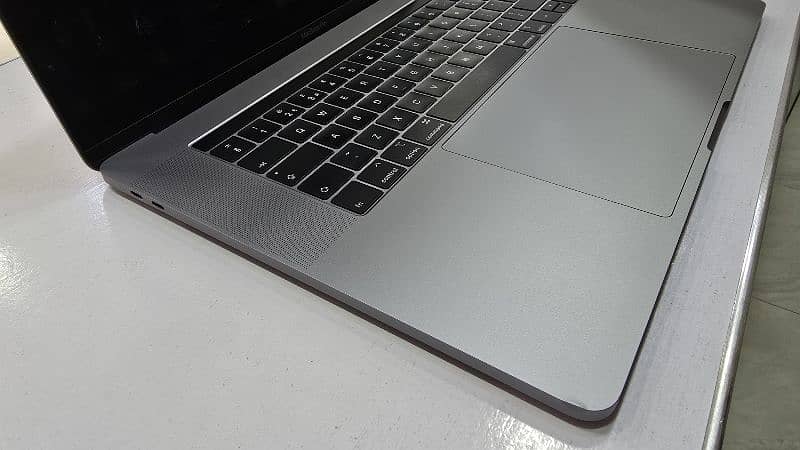 Macbook Pro i7 2019  16/256GB 4