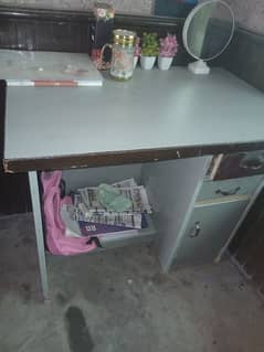 study table for students in satisfy condition