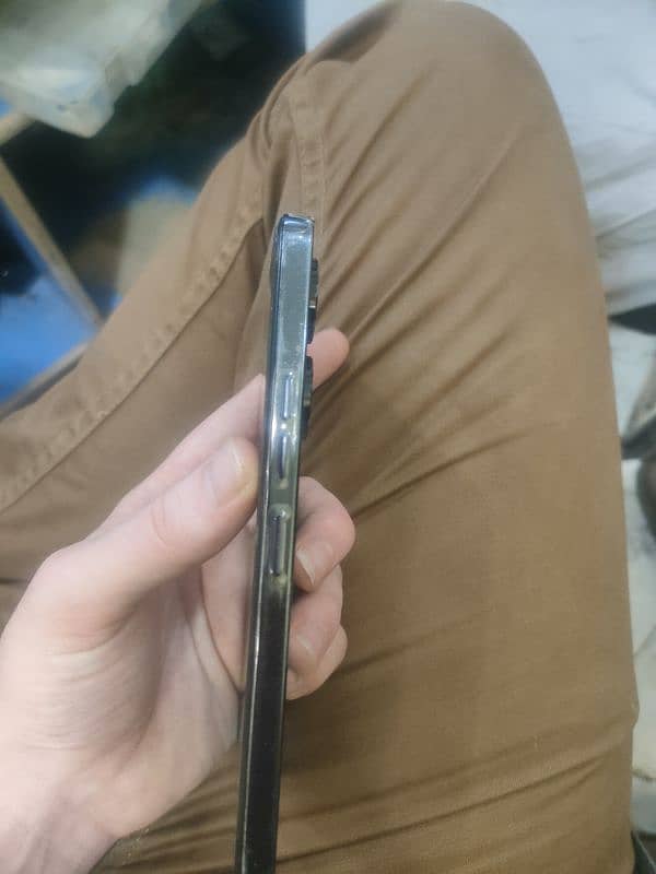 Tecno camon 20 8/256 AMOLED display screen finger 2