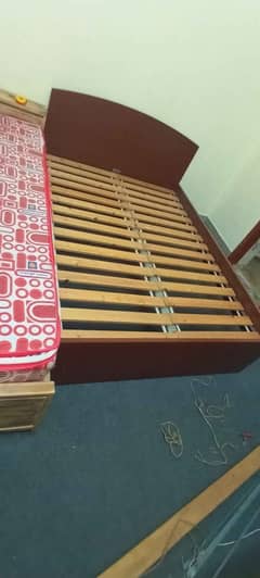 Bed Set//Queen Size Bed//Bed ,side Table and chester drawer(Mattress)