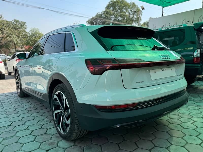 Audi E-Tron 2022 3
