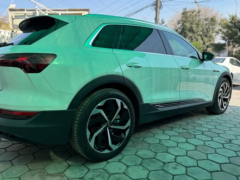 Audi E-Tron 2022 7
