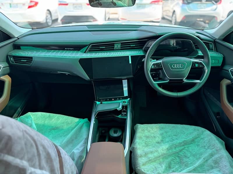 Audi E-Tron 2022 8