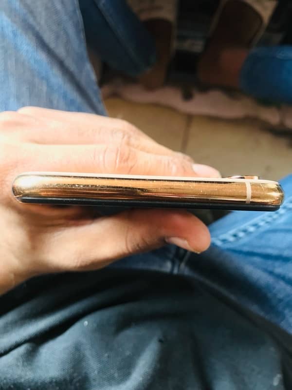 IPhone Xs Max Exhchange possible only iphones 4