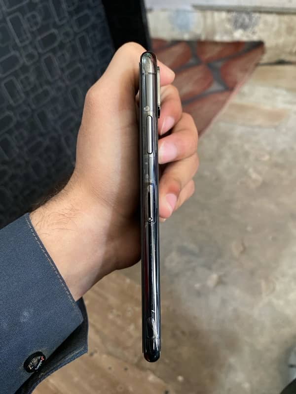 iphone Xs 64gb NonPta 10/9.5 condition home use only battery service 3