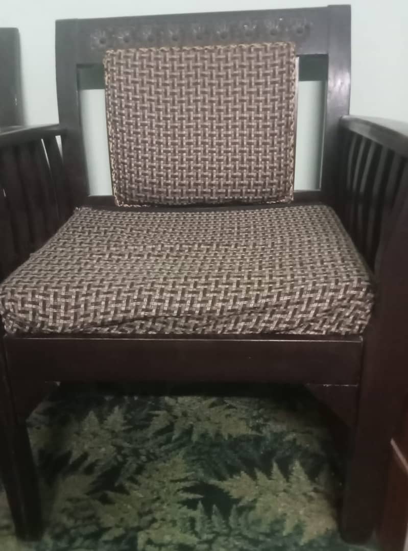 Wooden 5 seater Sofa Set in Good condition 2