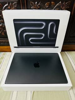 MacBook Pro M3 14 inch 18/512