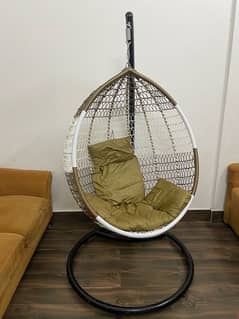 SWINGING CHAIR