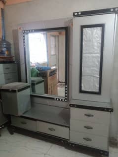 dressing table with two side tables