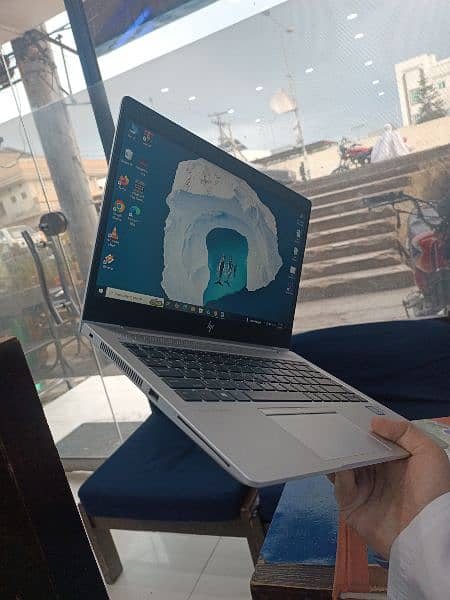 selling my Intel core i5-8265u 8th generation liptop 3