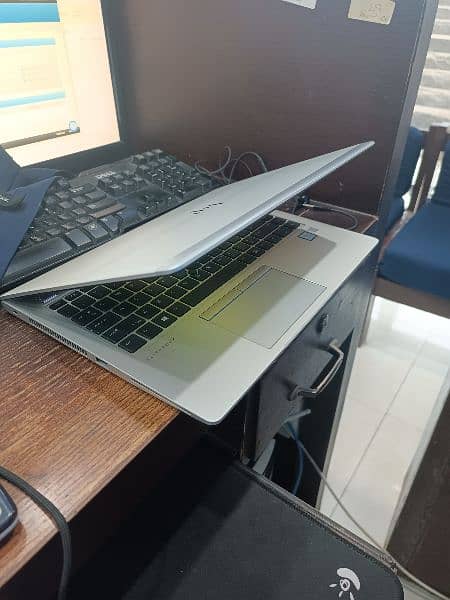 selling my Intel core i5-8265u 8th generation liptop 5