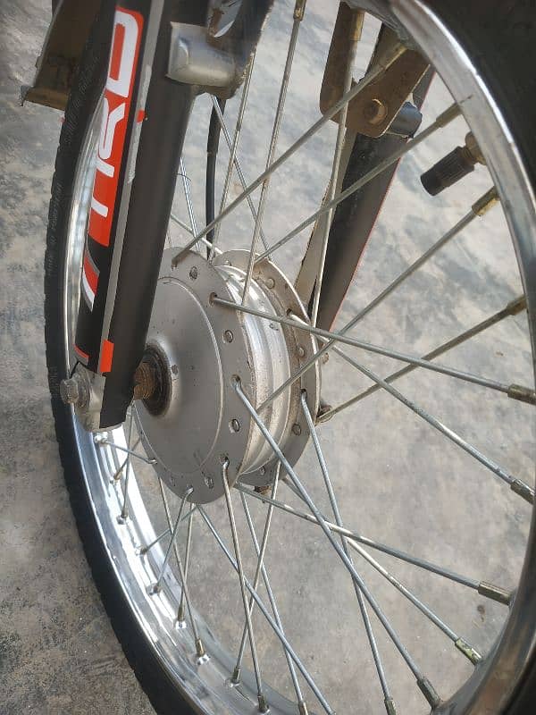 Honda cd 70 2016 bataa 17 model 16 k 10 month ki bike h saaf halat mai 0