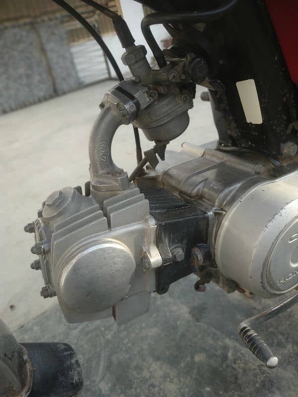 Honda cd 70 2016 bataa 17 model 16 k 10 month ki bike h saaf halat mai 10
