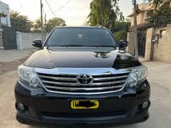 Toyota Fortuner V 2013 total genuine first owner