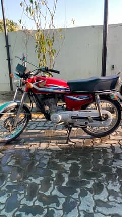 Honda CG 125 Red bike Low Mileage Excellent Condition Affordable Bike