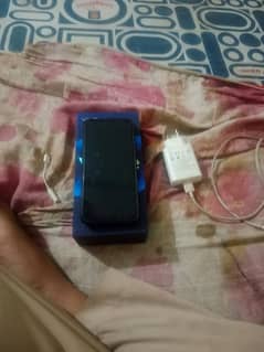 v23e 3 years old phone with box but condition like new