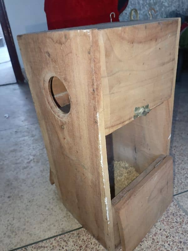 Breeding box for parrots 1