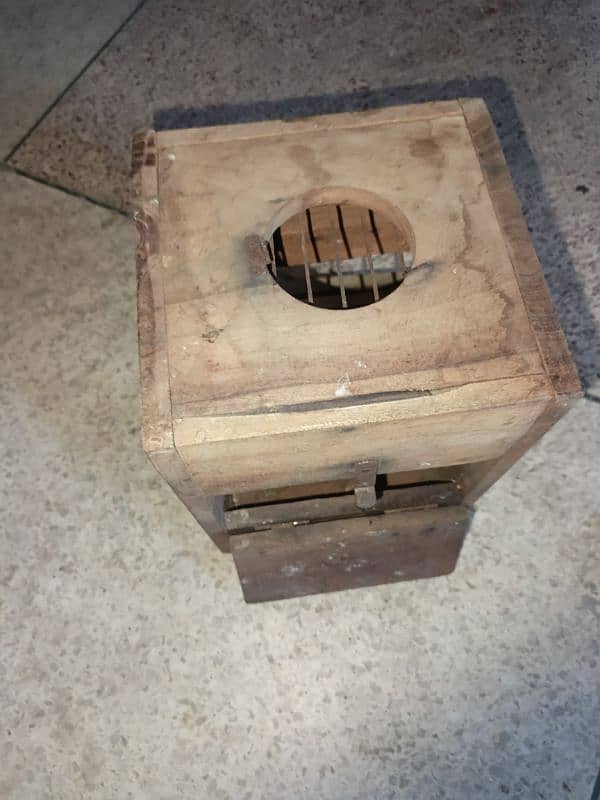 Breeding box for parrots 3