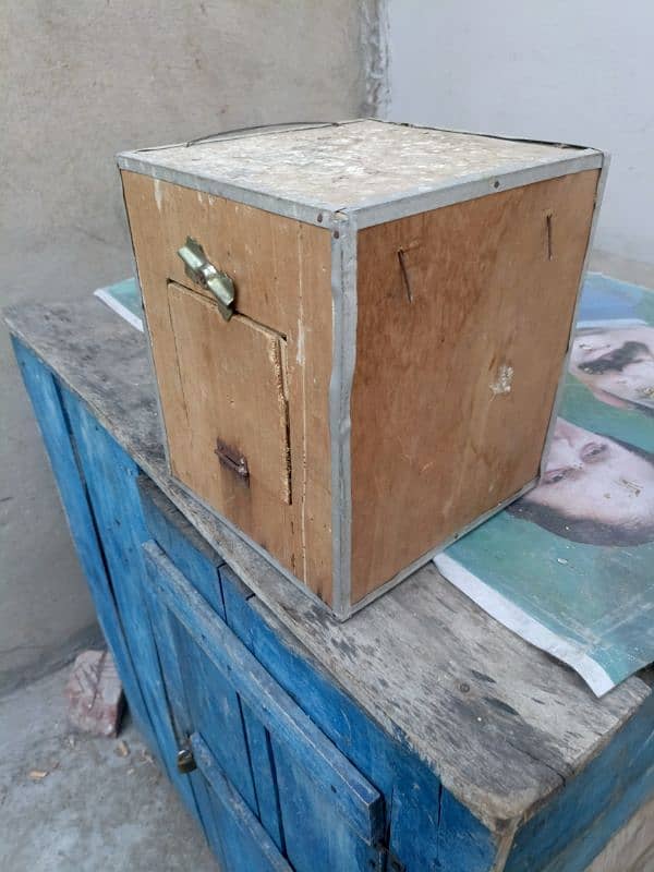 Breeding box for parrots 5