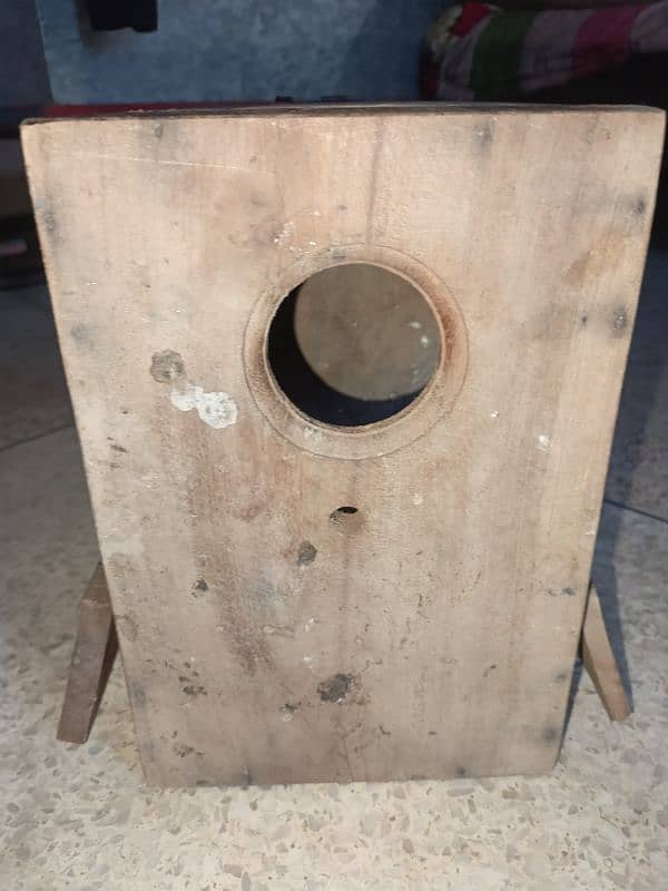 Breeding box for parrots 7