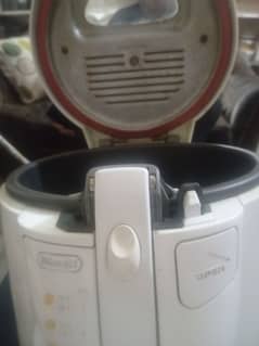 deep fryer for sale  good condition urgent sale what'sapp03036800006