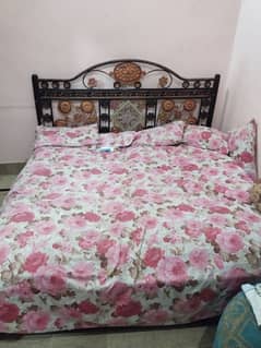 I want to sell good quality iron bed