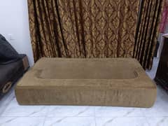 bohat achi halat min hai new bed lia hai is lia sale karna hai