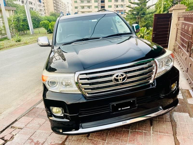Toyota Land Cruiser 2012 1