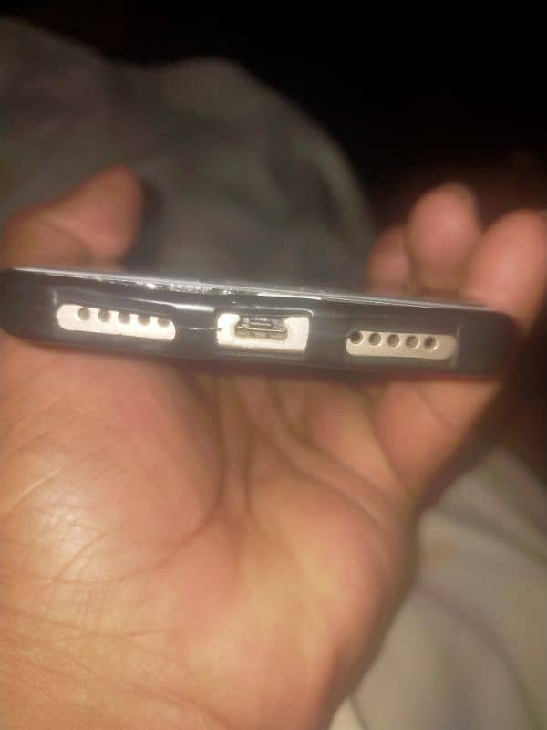MI mobile 3GB ram 32GB memory all okay hai 1