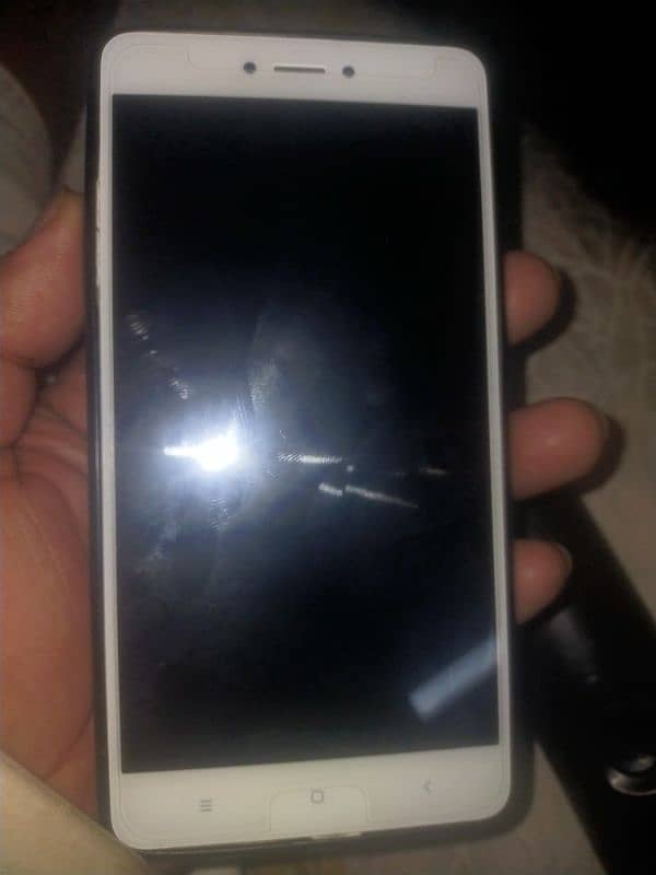 MI mobile 3GB ram 32GB memory all okay hai 2
