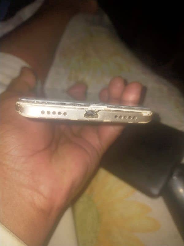 MI mobile 3GB ram 32GB memory all okay hai 5