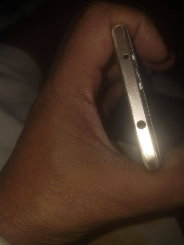 MI mobile 3GB ram 32GB memory all okay hai 7