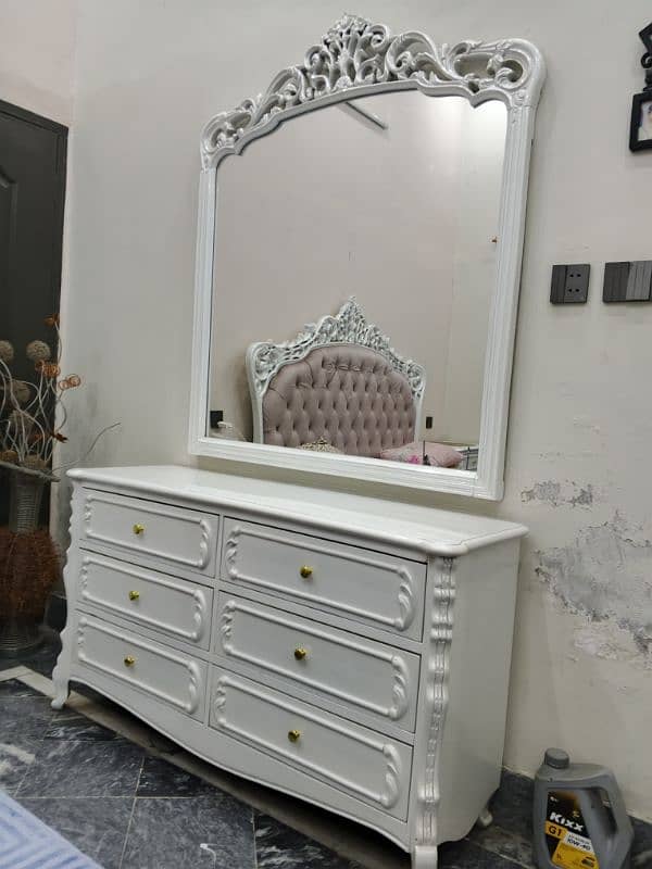 dressing table new condition 0
