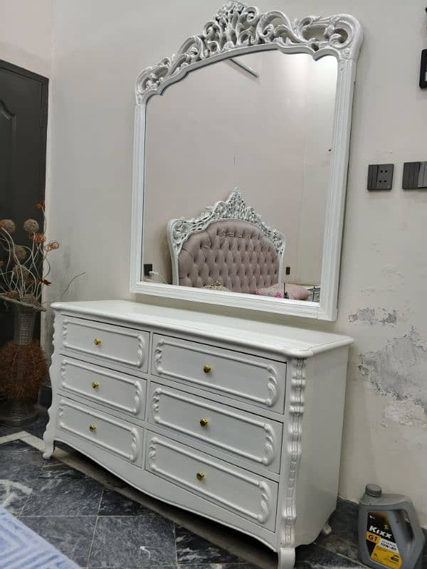 dressing table new condition 1