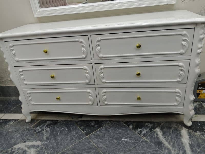 dressing table new condition 2