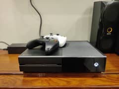 Xbox one 1tb with 2 controllers and copied games