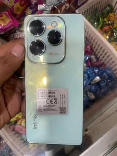 Infinix hot 40 pro 10/10 with box