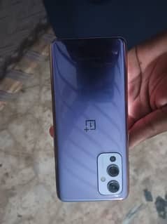 OnePlus 9 green line