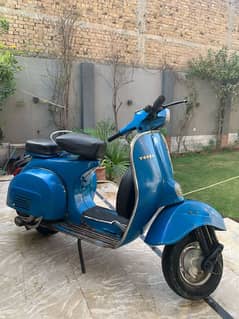 piaggo Vespa