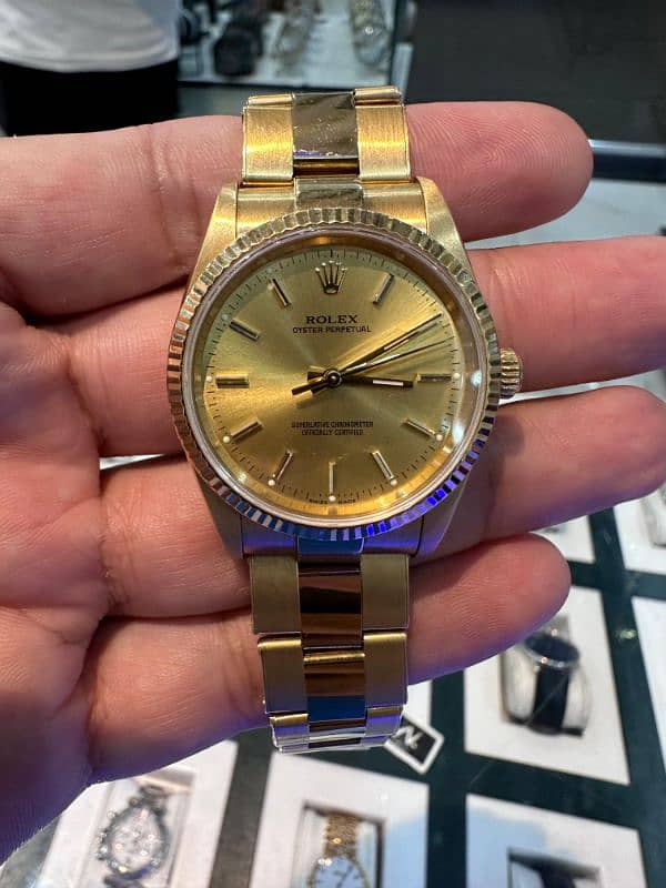 WATCH BUYER / Rolex Cartier Omega Hublot Tudor Chopard Rado Tag Heuer 18
